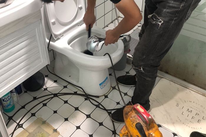 渠县马桶堵塞自己疏通还是找师傅?专业上门服务让你省时更省心