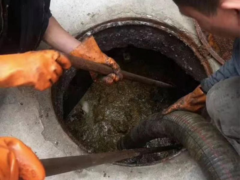 渠县清理化粪池时如何避免沼气的危害?